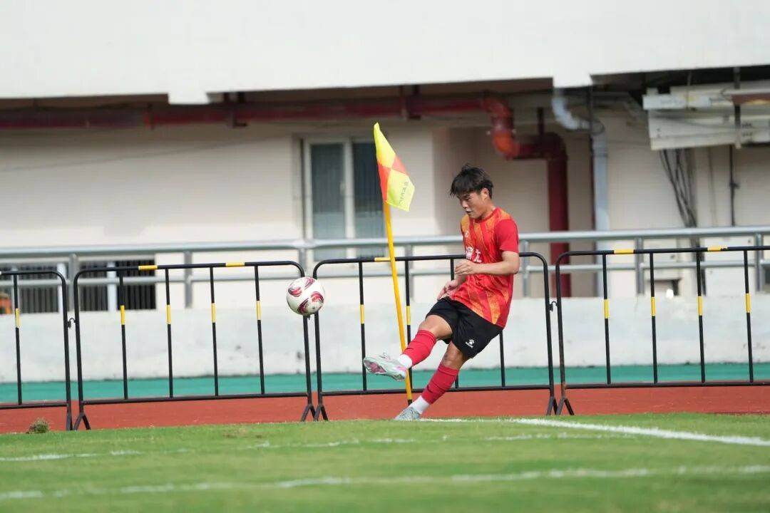 开云体育地址-关于对抗赛再度展开，球员拼搏充满斗志的信息