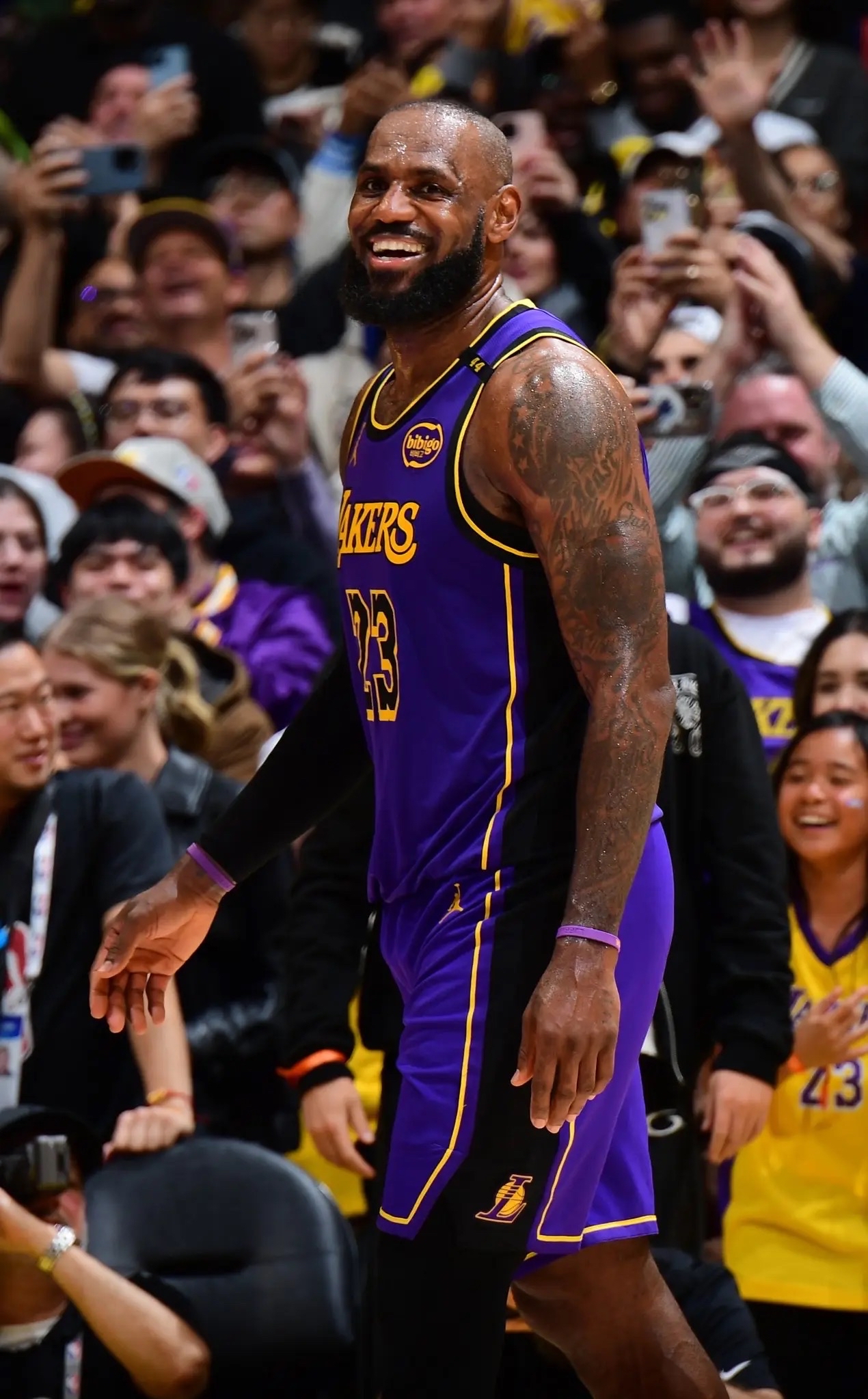 詹姆斯领军湖人豪取5连胜，击败活塞的简单介绍