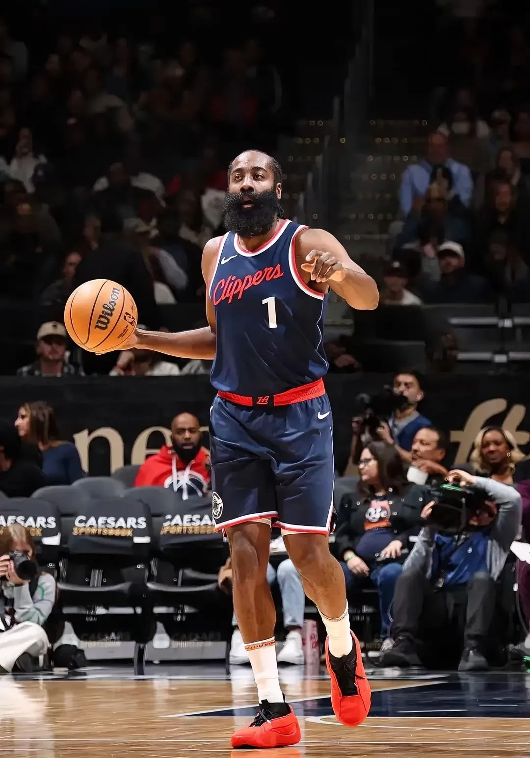 火箭自信满满！哈登带领球队击败马刺晋级