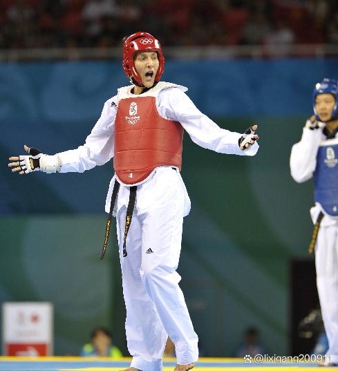 跆拳道选手飒爽英姿获得冠军