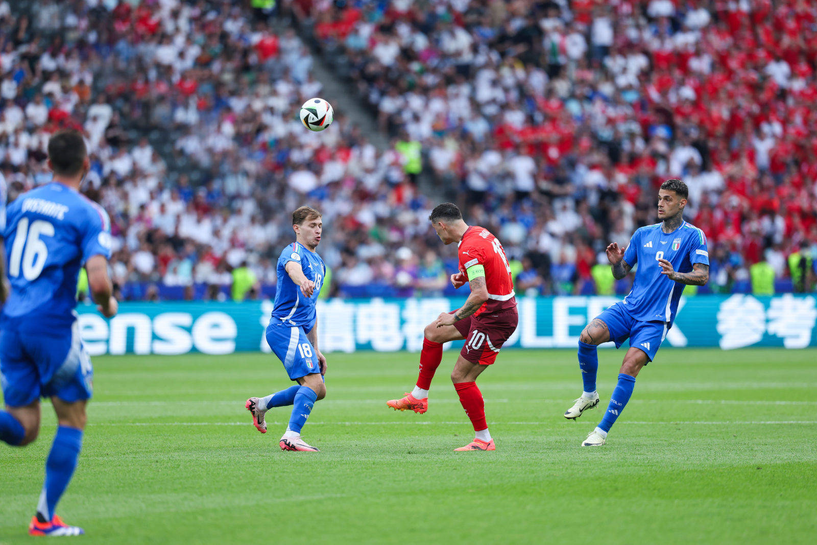 欧洲杯预选赛展开第二轮较量，势均力敌的简单介绍