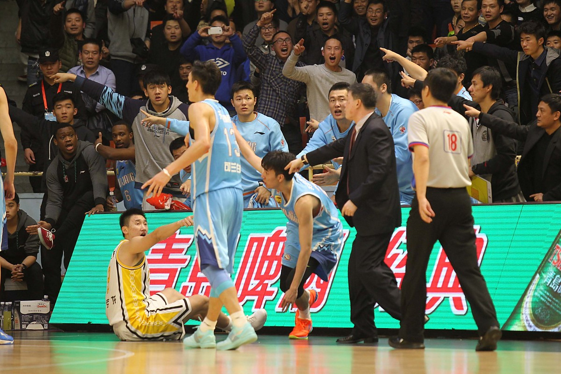 开云体育app-令人惊叹!中国男子篮球联赛夺冠