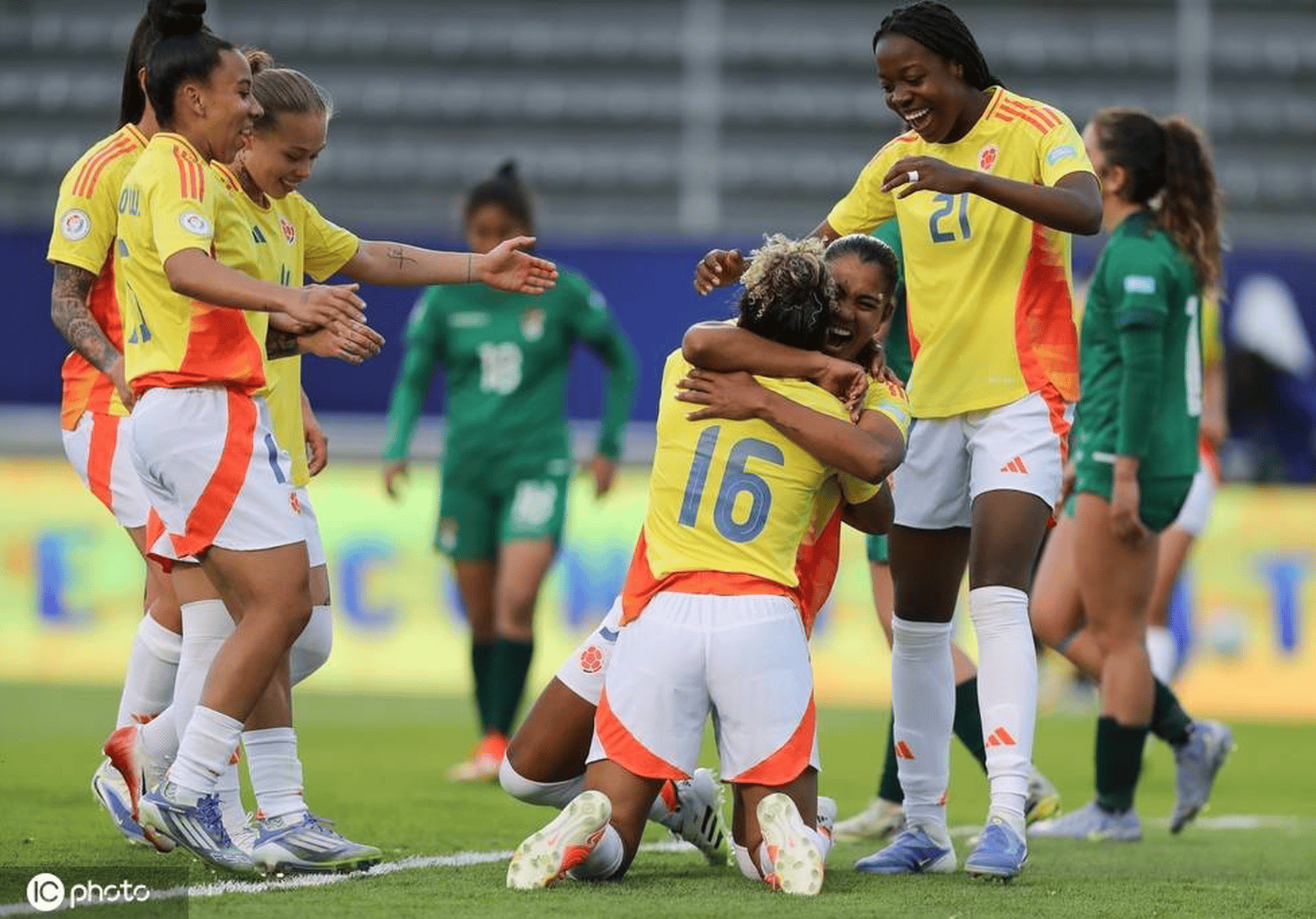 关于加拿大女足超级联赛：温哥华队不敌多伦多的信息