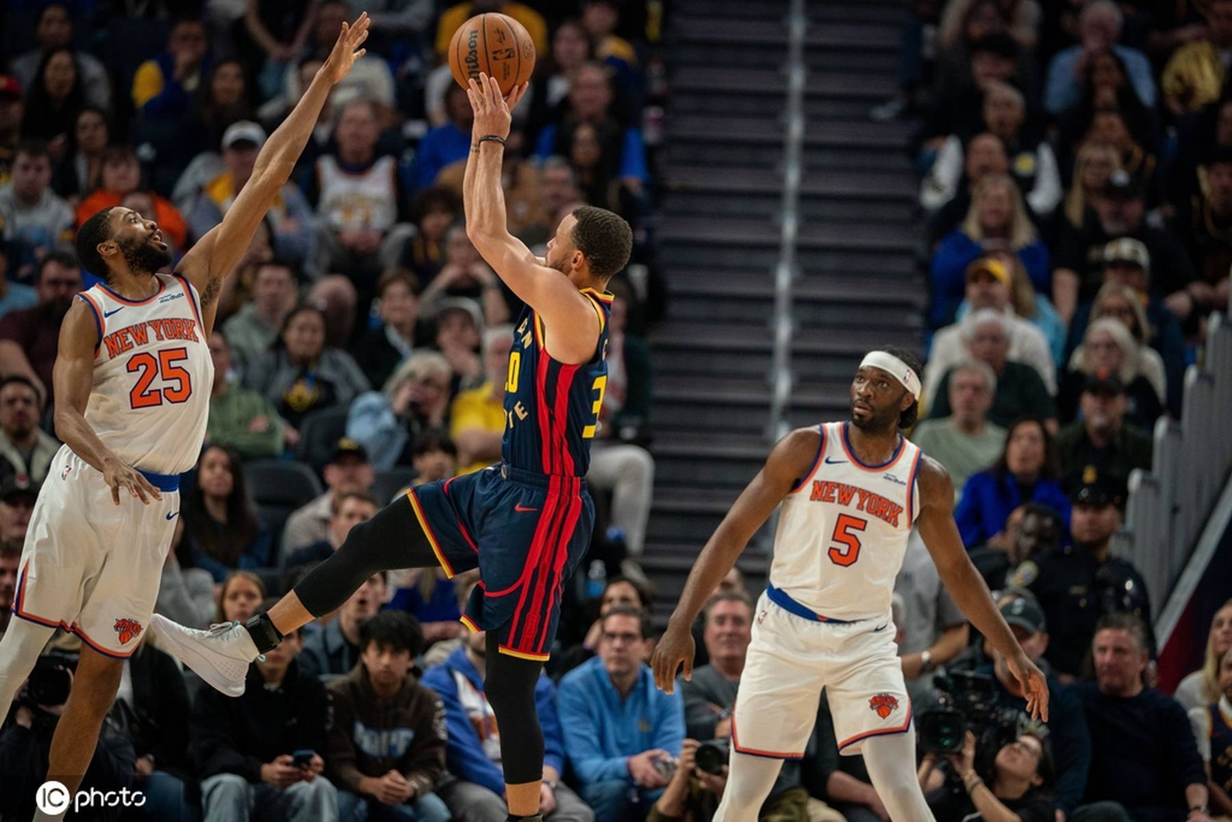 开云体育官方入口-勇士大胜尼克斯，库里砍下全场最高分的简单介绍