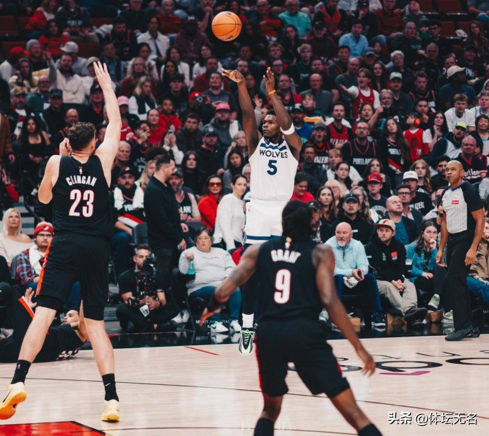 开拓者遭逆转失利，快船主场取胜