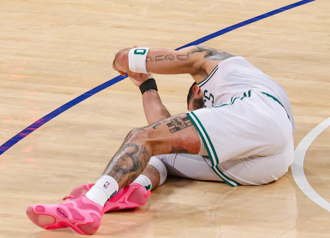 开云体育在线-关于奇才队遭遇惨败，球员士气低落的信息