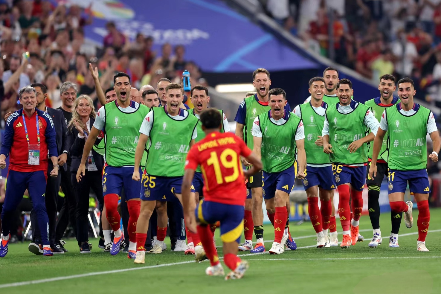 哥伦比亚队展现出强大实力，备受瞩目