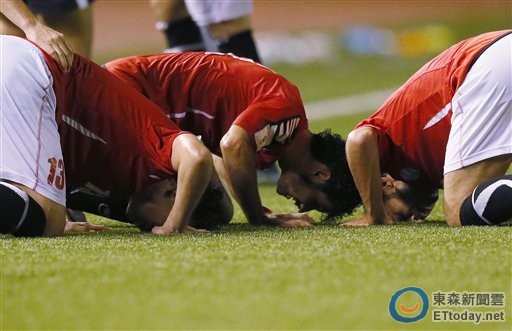 包含两队力拼！谁将在比赛中脱颖而出？的词条