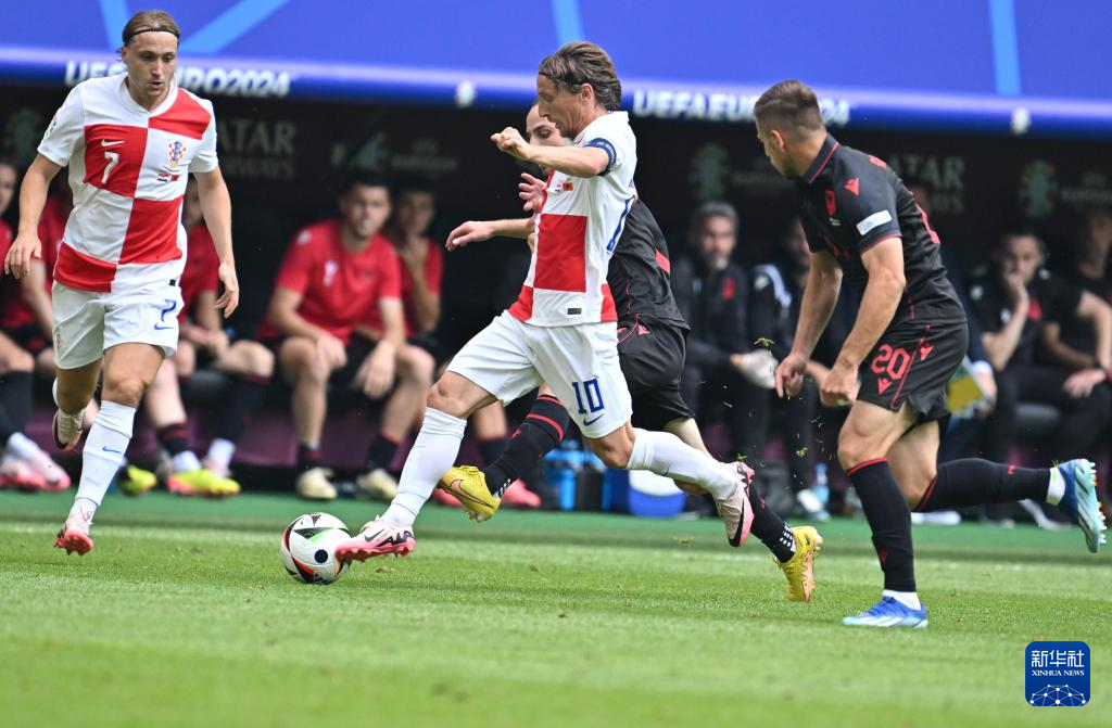 阿尔巴尼亚队晋级年欧洲杯决赛的简单介绍